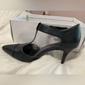 Calvin Klein size 8 ladies shoes